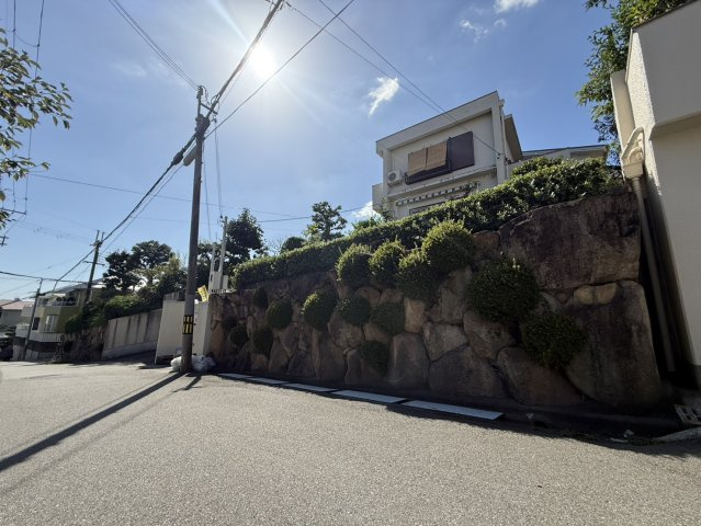 豊中市永楽荘三丁目古家付土地の外観|北東側から見た現地です！