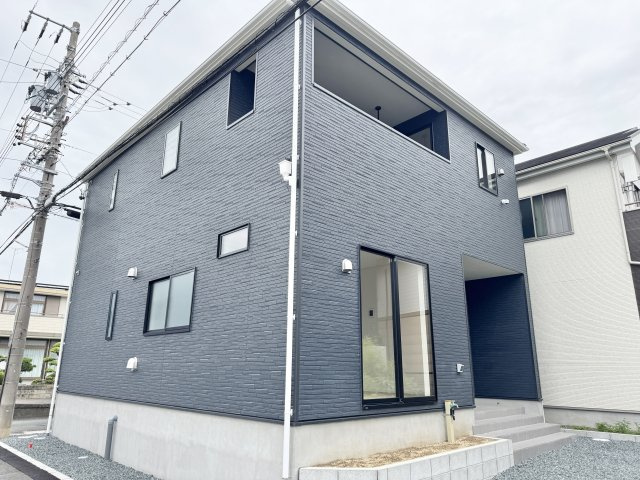 中央区 安新町　第1の外観|角地で日当たりが良く、スタイリッシュな色の外観です。
