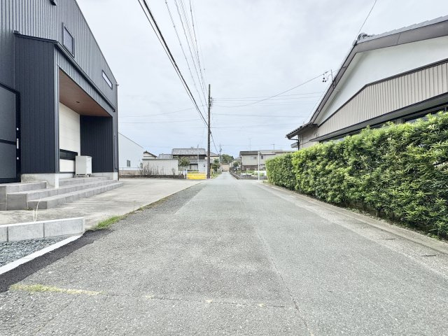 中央区 安新町　第1の前面道路含む現地写真|物件前の道路になります。車の往来が少なく静かな環境です。