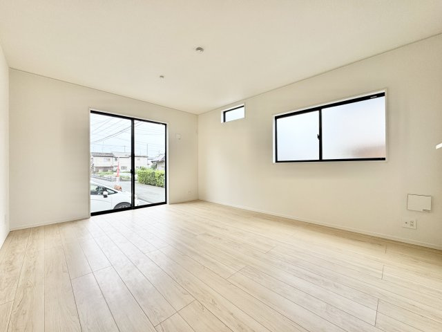 中央区 安新町　第1の居間・リビング|ナチュラルな雰囲気のLDKは、家族にも心地の良いリビングとなっております☆