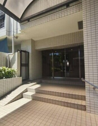 クリオ鴨居壱番館のエントランス