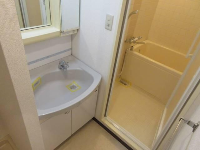 横浜市神奈川区菅田町の賃貸マンションの洗面所