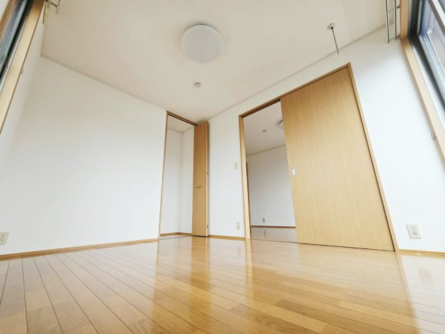 エヴァーグリーンの洋室