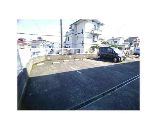 八王子市元横山町１丁目の賃貸マンションの駐車場