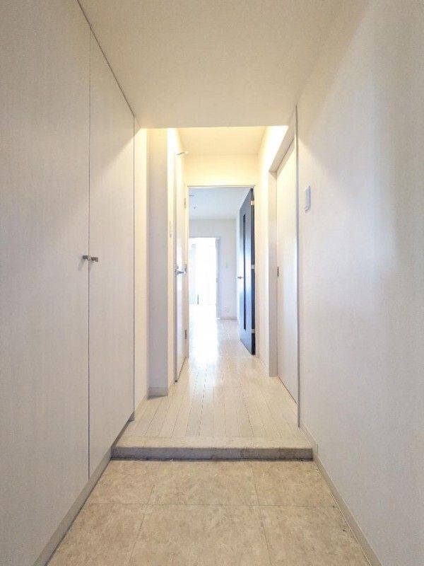 千葉市稲毛区緑町１丁目の賃貸マンションの玄関
