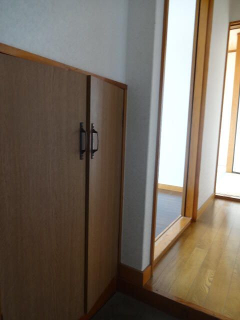 メゾンドール有山の玄関