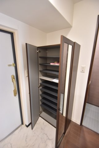 大阪市都島区東野田町１丁目の賃貸マンションの玄関