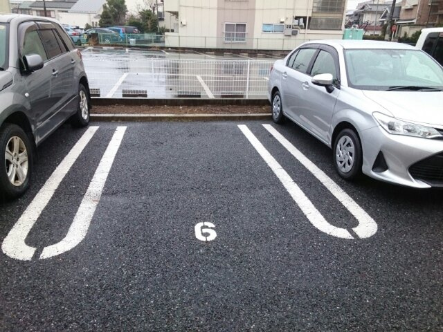 ジュネス東Ⅱの駐車場