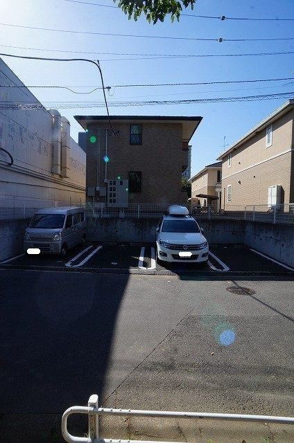クレメント・リヴァー　Ｂ棟の駐車場