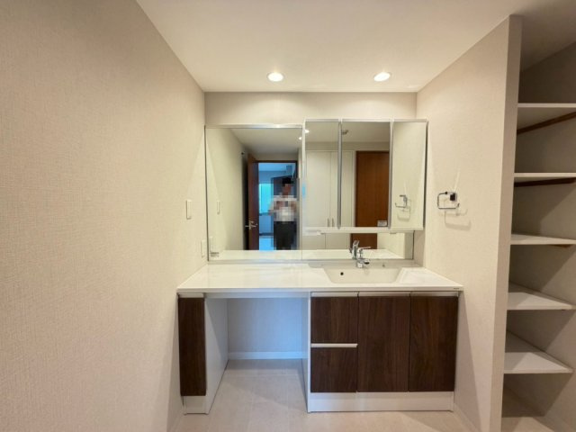 名次町ロジュマンの独立洗面台