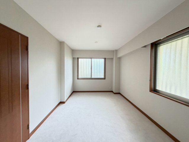 名次町ロジュマンの洋室
