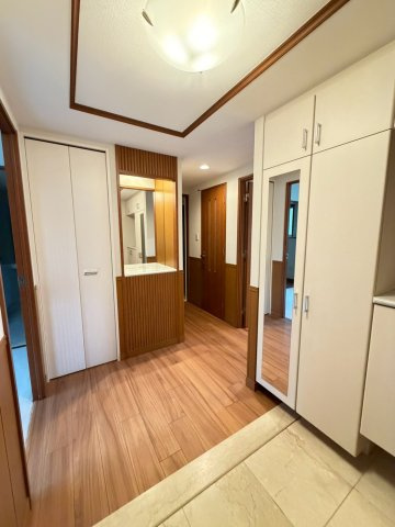 名次町ロジュマンの玄関