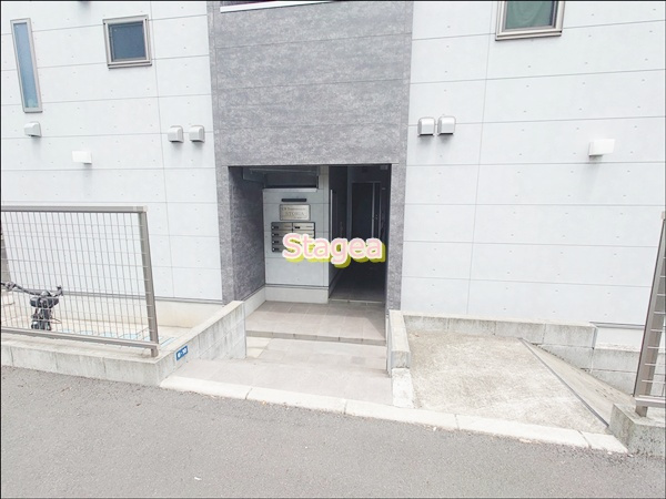 CB与野本町ストリアのエントランス