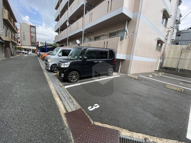 セレノ・ハイム川本の駐車場