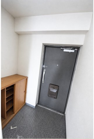 市川市相之川１丁目の賃貸マンションの玄関