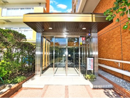 市川市相之川１丁目の賃貸マンションのエントランス