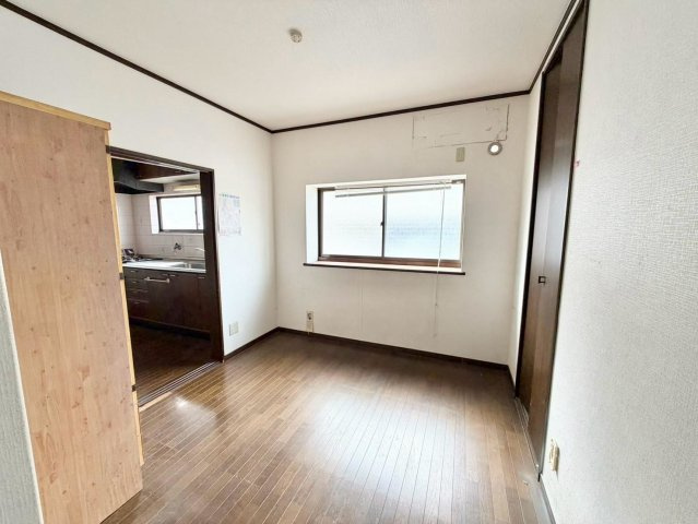 苅田４丁目　店舗付き住宅の居間・リビング|【２WAY利用可能】大阪メトロ御堂筋線「あびこ」駅まで徒歩１０分！ＪＲ阪和線「我孫子町」駅まで徒歩１５分！毎日の通勤・通学に便利ですね♪