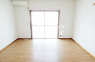 【居間・リビング】 | サンライズオオノ | 洋室のお部屋です。