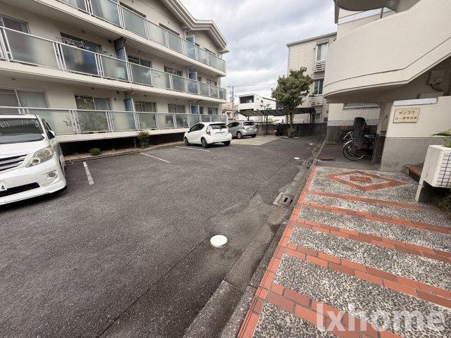 ゼンコウコーポラス6の駐車場