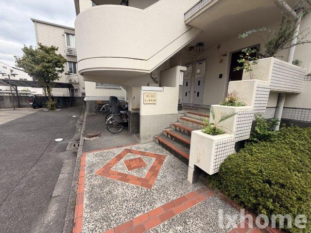 ゼンコウコーポラス6のエントランス