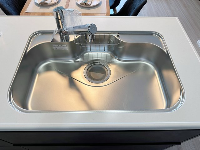 安佐南区川内2丁目 No.2のキッチン|浄水機能付きステンレスシンク☆
ステンレスシンクは傷や汚れに強く、お手入れも簡単で使いやすいです♪
さらにワンタッチで浄水に切り替えができる為とても便利です！