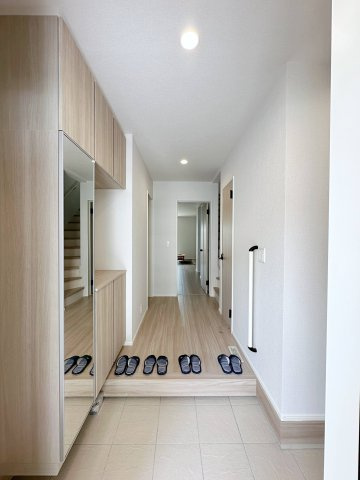 安佐南区川内2丁目 No.2の玄関|広々とした玄関ホール☆