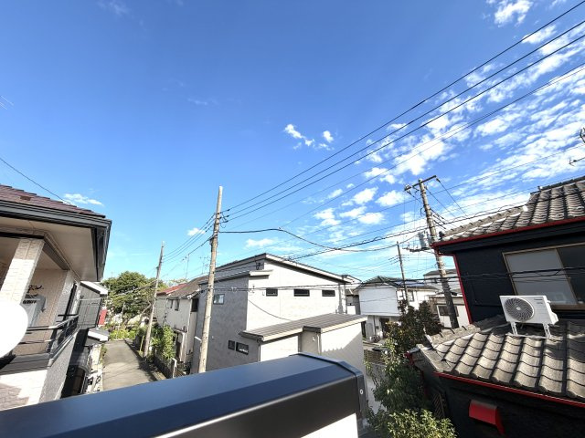 越谷市蒲生東町２期１号棟　新築戸建の展望|抜け感のある景色が魅力的なロケーション。室内からの視線も遠くまで通り開放的です。