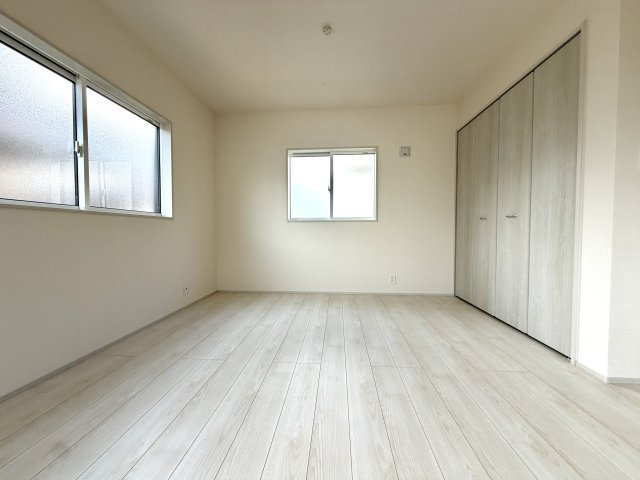 越谷市蒲生東町２期１号棟　新築戸建の洋室|お手入れが楽なフローリング仕上げの洋室。掃除機やモップがけもサッと済ませて清潔を保てます。