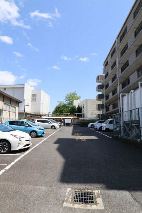 グラースマロニエの駐車場