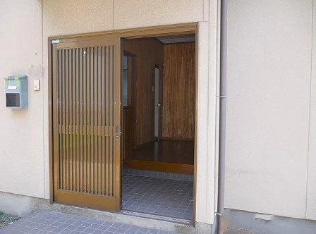 レジデンスひかりの玄関|玄関入口です
