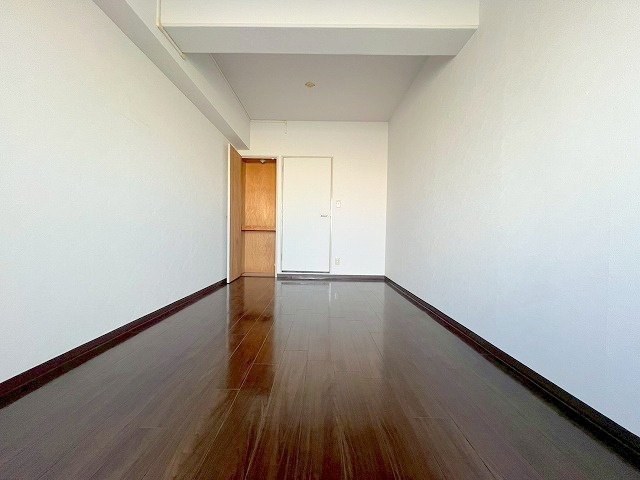 エル三津屋の洋室