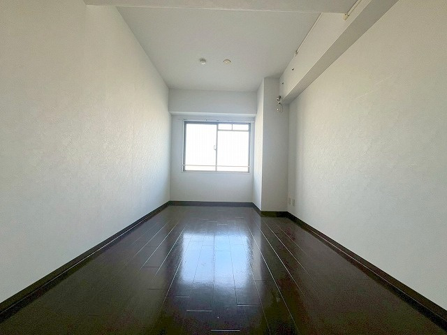 エル三津屋の洋室