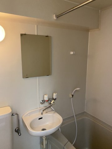 ソリスト綱島の洗面所|前入居時の写真です
