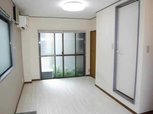 エムアイビルの寝室