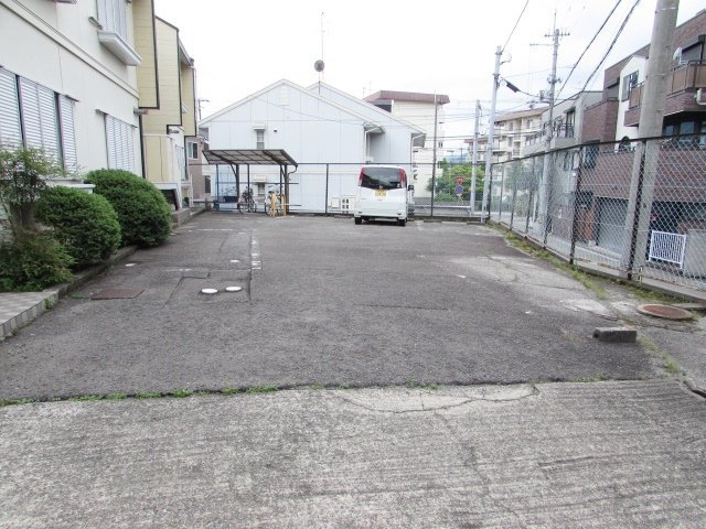 エクセルコート安倉の駐車場