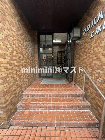 フタバハイツ上本町のエントランス