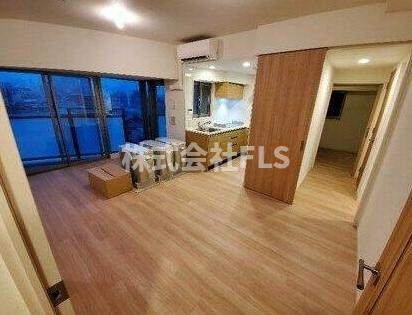 新宿区左門町の賃貸マンションの居間・リビング
