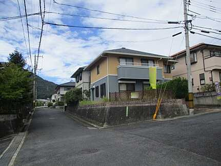 佐伯区藤の木２丁目の前面道路含む現地写真