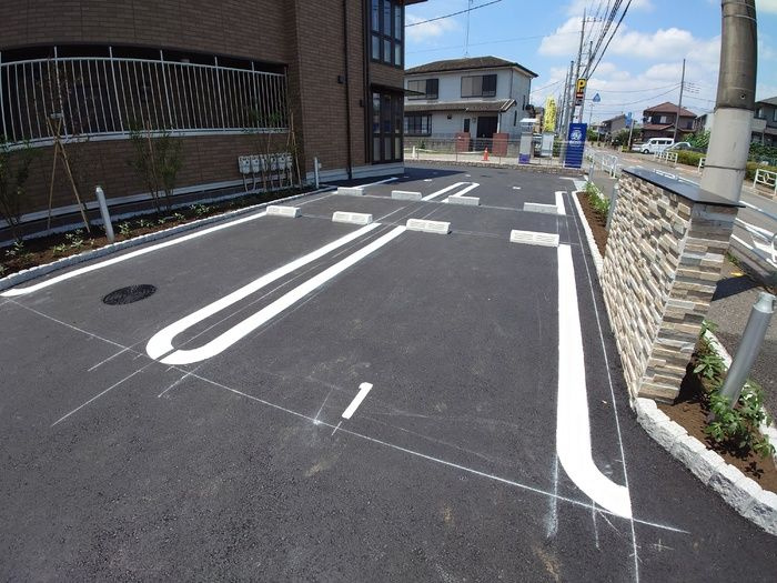 ボヌール西武立川の駐車場