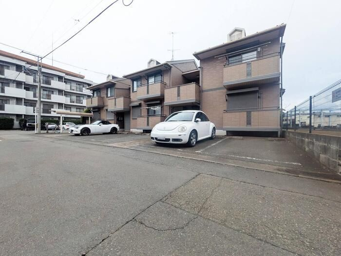 パークコート砂川　壱・弐番館の駐車場
