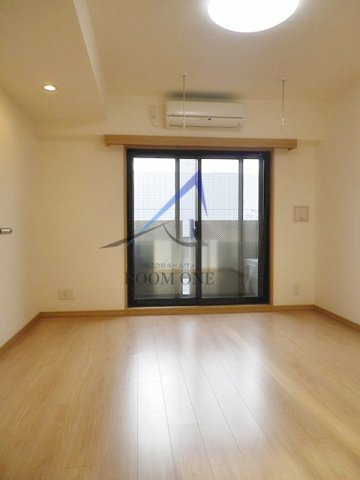 ルーブル千歳烏山 の居間・リビング|洋室のお部屋です。