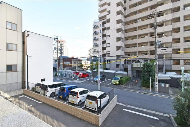 アドバンス名古屋モクシーの駐車場