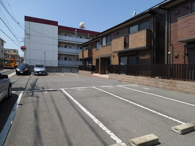 クレサンの駐車場|車をお持ちの方に嬉しい駐車場付きの物件です