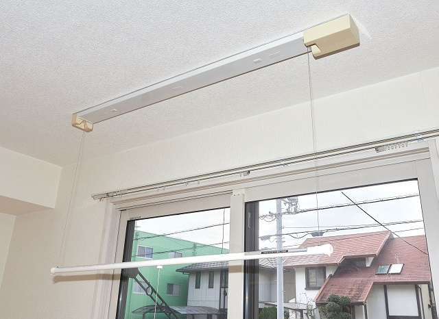 クレサンのその他|リビングに室内物干器あります
