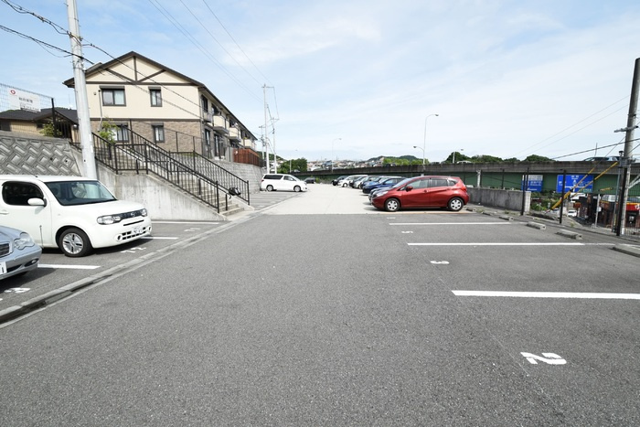 ガーデンコート車A棟の駐車場|☆神戸市須磨区　ガーデンコート車☆