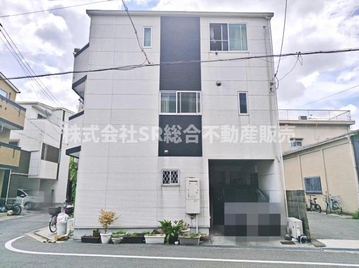 稲田上町1丁目中古戸建の外観|お車をお持ちの方には必要な駐車場はビルトインガレージ（車種による）です！車庫にはキャンプ用品等を収納できます！