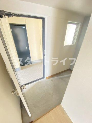 大阪市淀川区新高４丁目の賃貸マンションの玄関