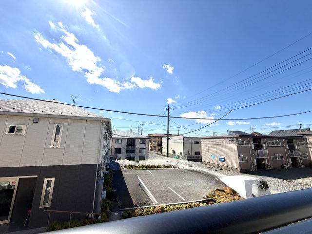 越谷市花田４丁目C号棟　新築戸建の展望|抜けた眺望が室内にあたたかな光と開放感をもたらし、住まい全体を明るく演出してくれます。