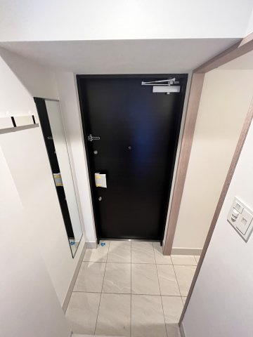 びゅうリエット横浜東神奈川の玄関|※別号室の参考写真です(現況優先・仕様違いの場合あり)