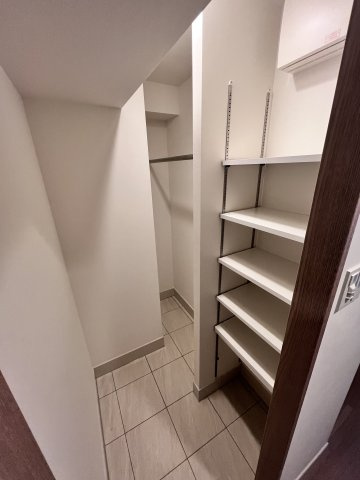 びゅうリエット横浜東神奈川の内装|シューズクローク　※別号室の参考写真です(現況優先・仕様違いの場合あり)